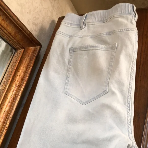 New J. Jill denim women’s high rise cropped jeans.  Size 16. - Picture 7 of 14